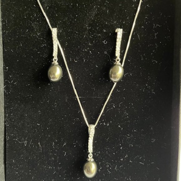 Isis jewels Jewelry - Isis jewels sterling silver and freshwater pearl set.